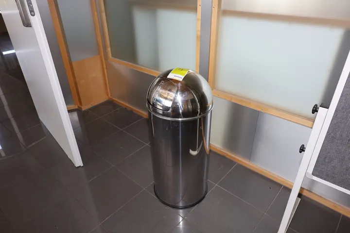 1 x Mülleimer